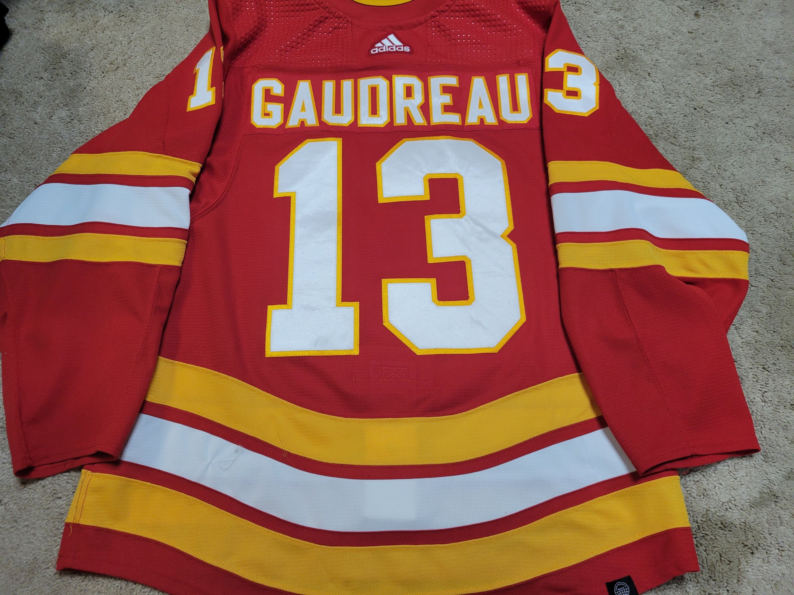 Calgary Flames Johnny Gaudreau Jersey women size Medium, brand new with  tags! for Sale in Los Angeles, CA - OfferUp